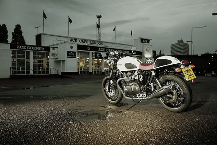 Мотоцикл Triumph Thruxton в версии Ace 2015 года