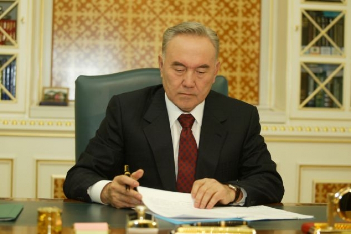 Назарбаев поручил обеспечить стабильность финансовой системы