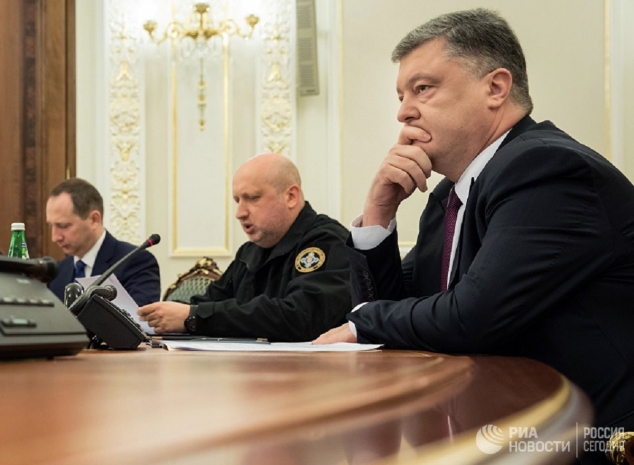 Петр Порошенко объявил об окончании военного положения
