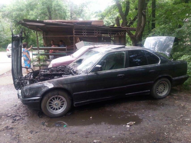 В Алматы сгорел BMW