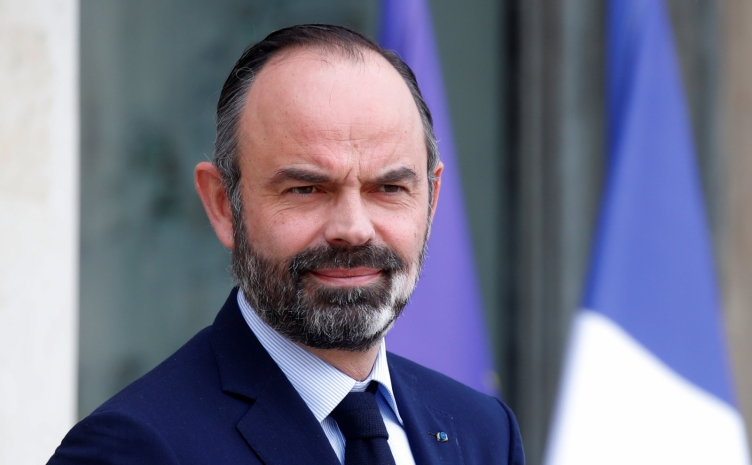 Подал в отставку премьер-министр Франции