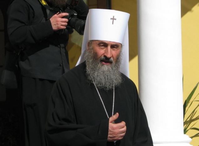 Митрополит Онуфрий попросил Порошенко пресечь нападения на храмы