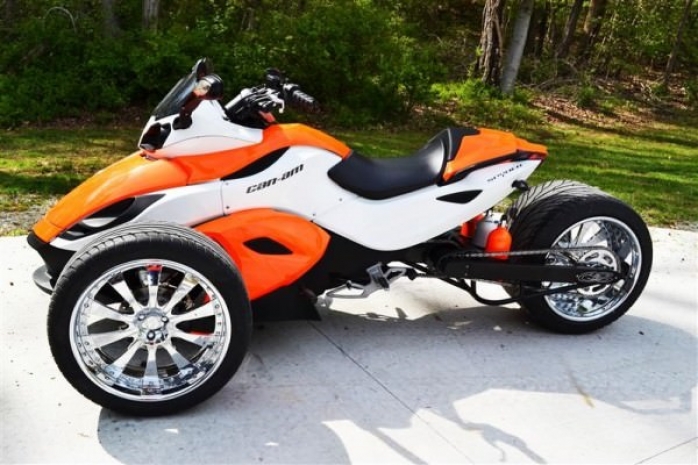 Публике представили трайк Can-Am Spyder