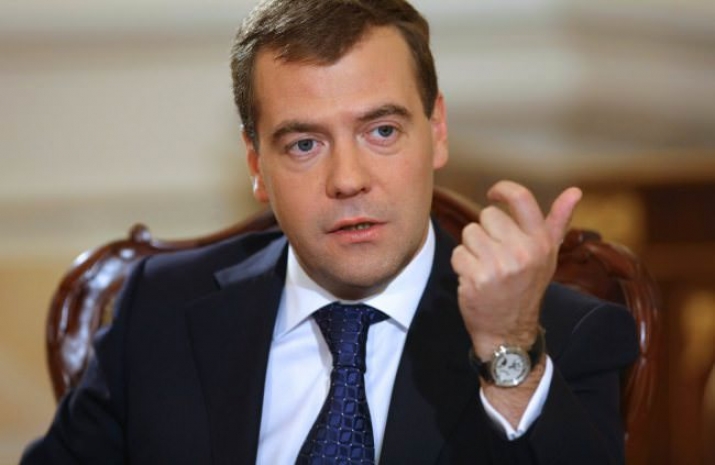 Медведев призвал Украину платить по долгам