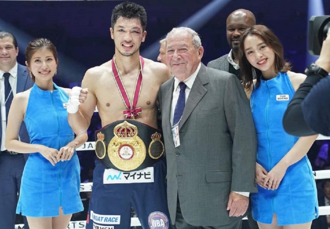 Кто из казахстанцев бил суперчемпиона WBA Риото Мурату