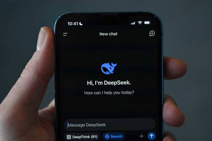 Популярное приложение DeepSeek удаляют из магазинов приложений