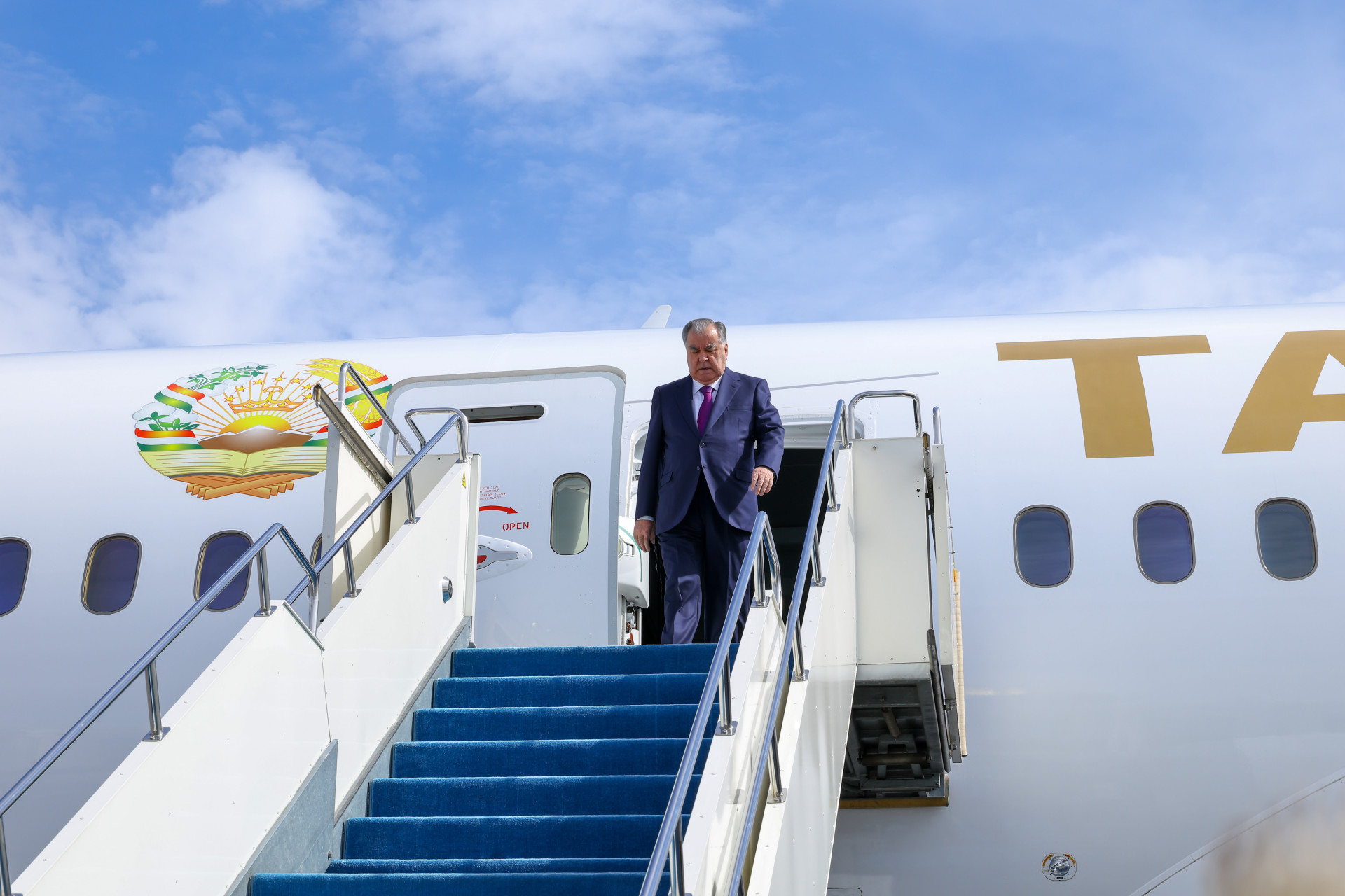 Президент Таджикистана Эмомали Рахмон прибыл в Астану