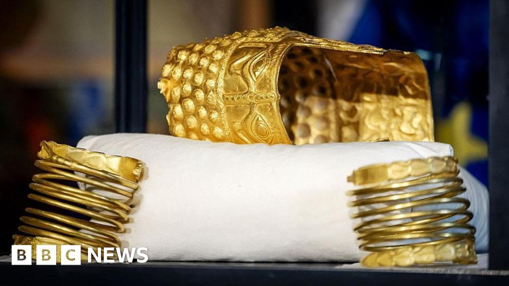 Древний золотой шлем Румынии возвращён после кражи в Нидерландах