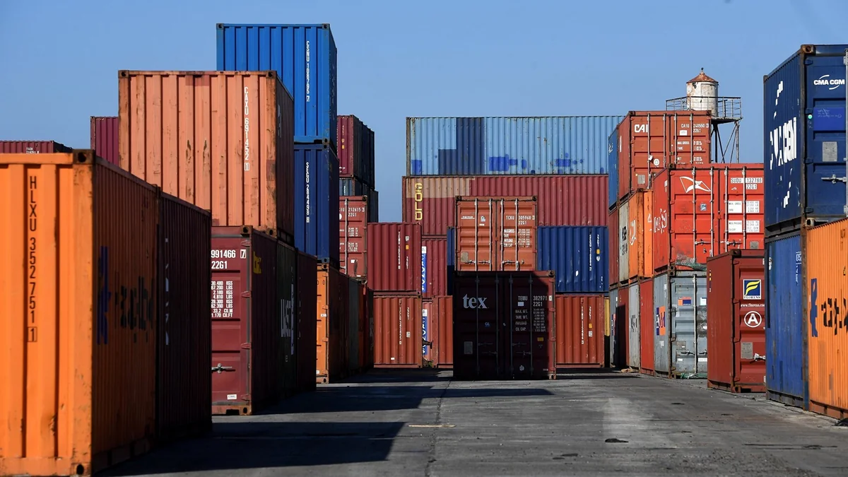 Азербайджан начал импорт товаров из Армении