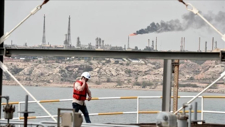 FT: Ирану придется сократить добычу нефти