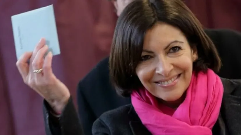 Мэром Парижа впервые стала женщина