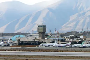 Иран открывает аэропорты