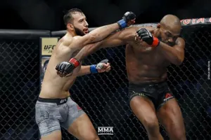 Судейский скандал – глава UFC увидел победу Рейеса