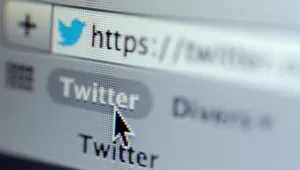 Twitter будет переводить сообщения с других языков