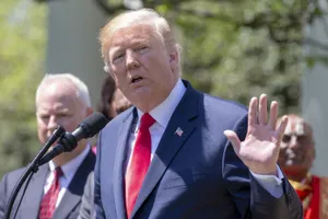 Трамп хочет подать иск к CNN за предвзятость