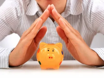 Казахстанцы продолжают увеличивать вклады в тенге