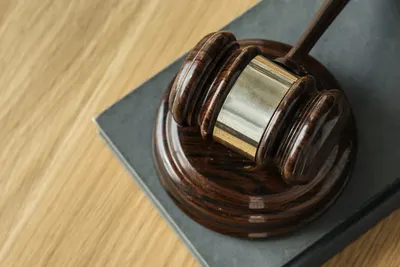 Увольнять сотрудников за использование ИИ запретил суд Китая