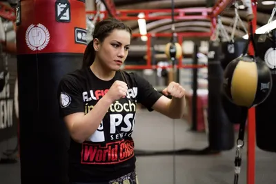 Фируза Шарипова проиграла бой за звание абсолютной чемпионки мира